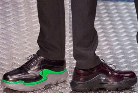 scarpe prada uomo eleganti|Sciarpe da uomo di Prada .